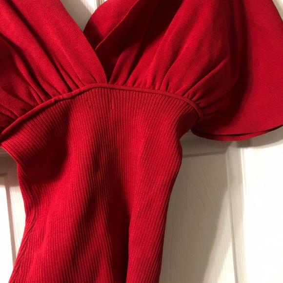 Ruby red deep V neck short sleeve. Form fitted middle - Picture 3 of 3